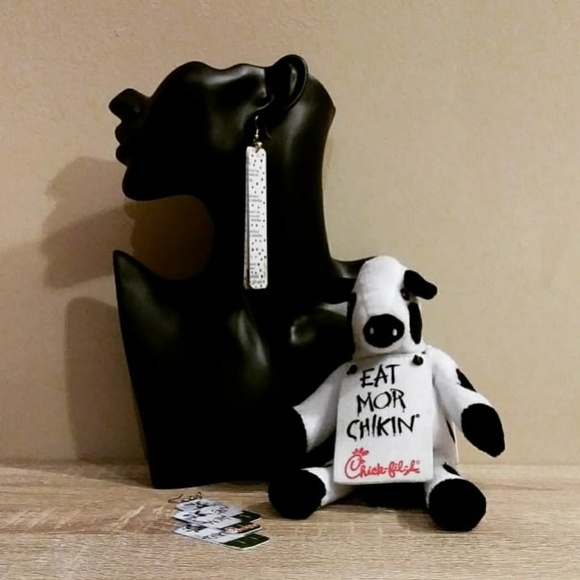 CFA 🐮 Credit Card Earrings 💳 - Picture 2 of 6